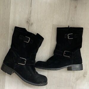 Davos Gomma Suede‎ Edda boots 7.5 black buckles